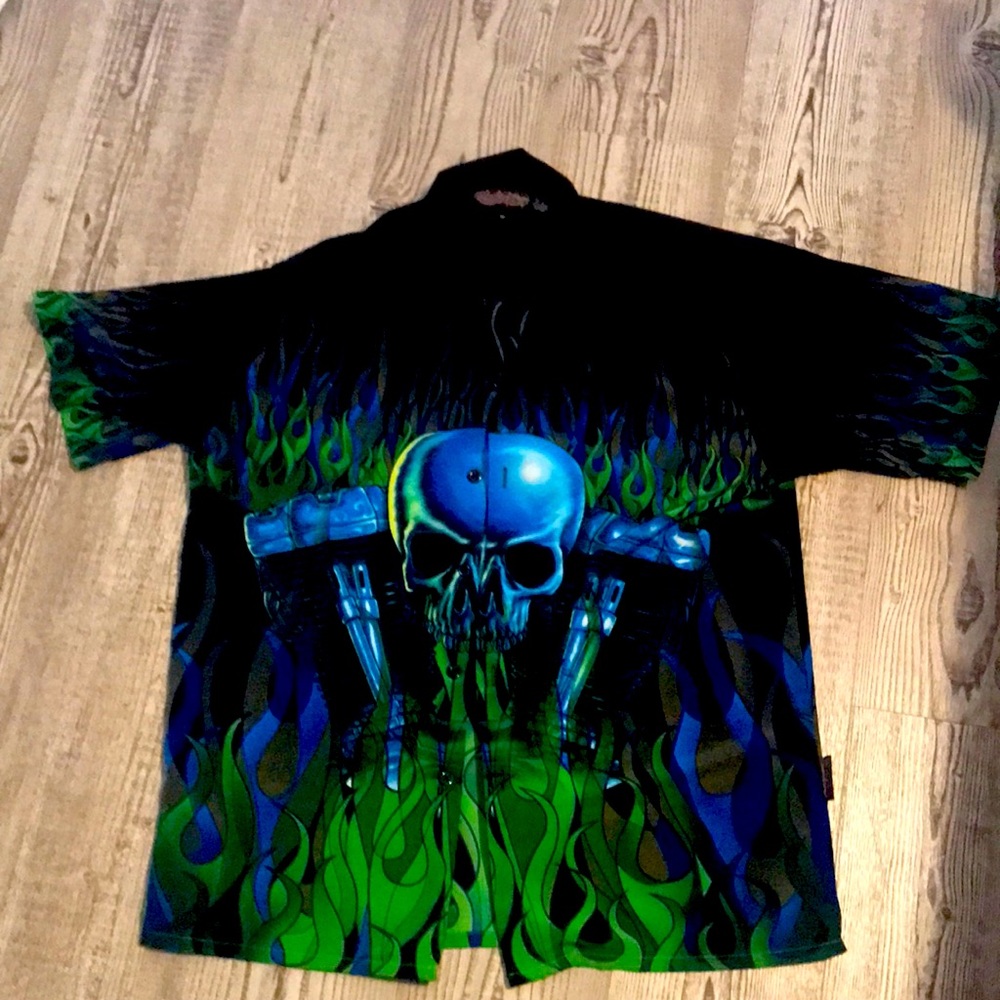 Sapphire Lounge Men’s Medium Button Down Shirt